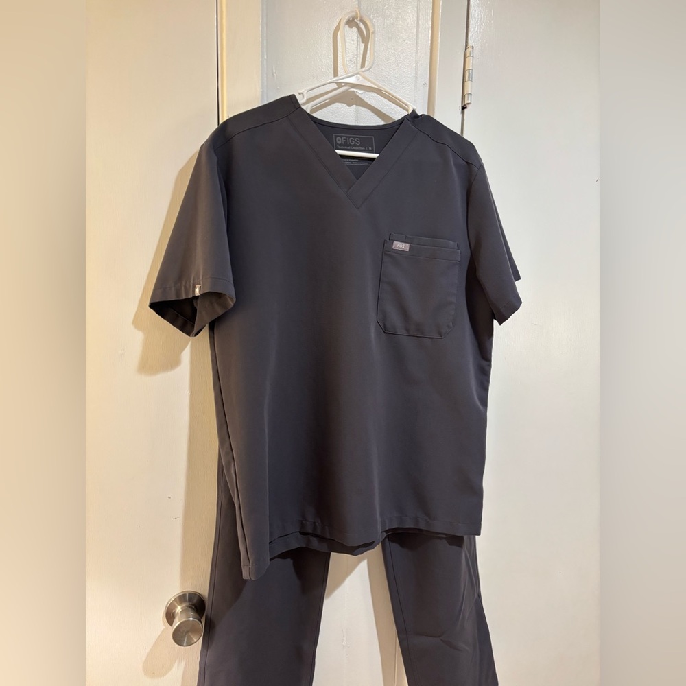 Men’s Figs Gray Scrub Set
